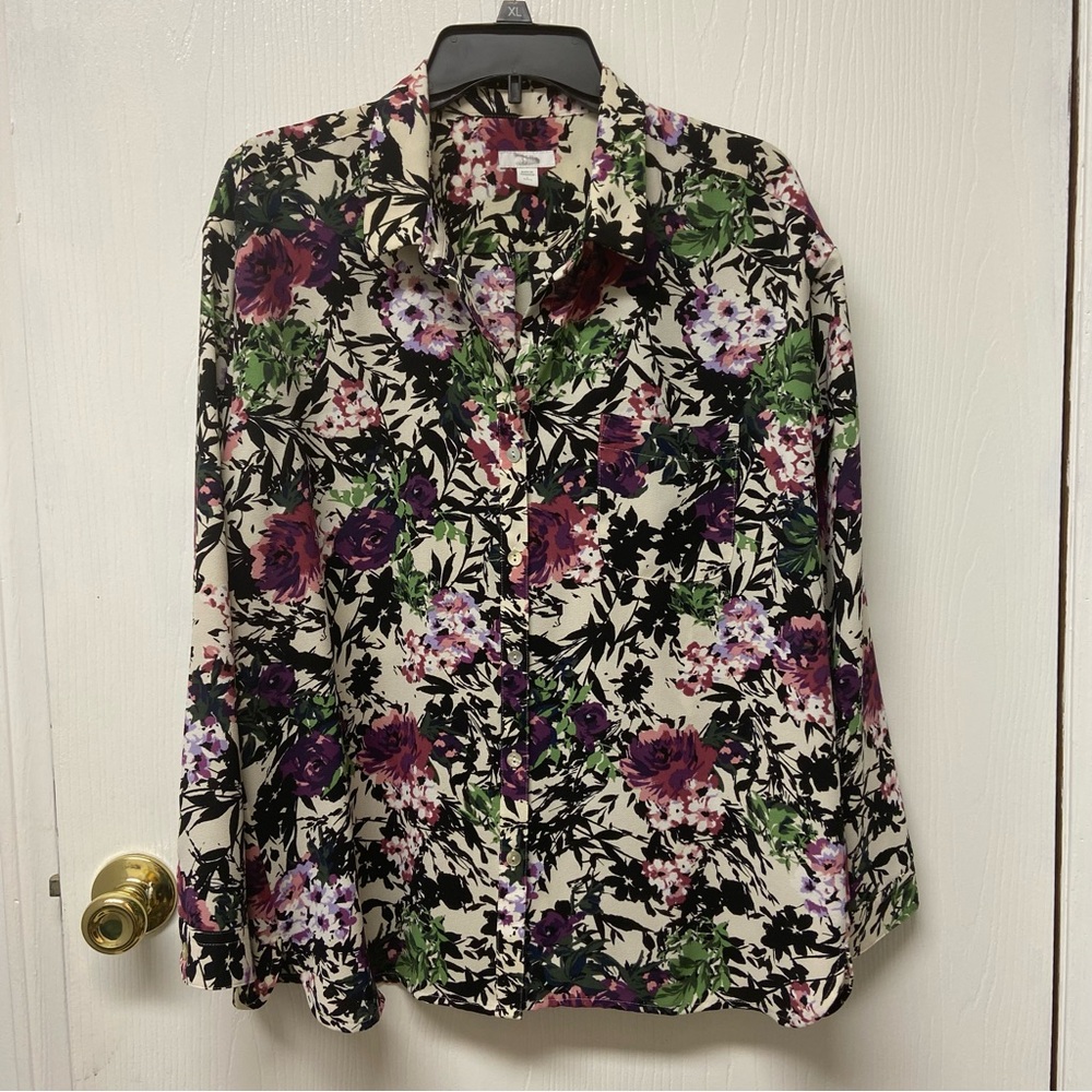 ☃️ J Jill PL button up blouse.  Missing a button so selling it cheap!!
